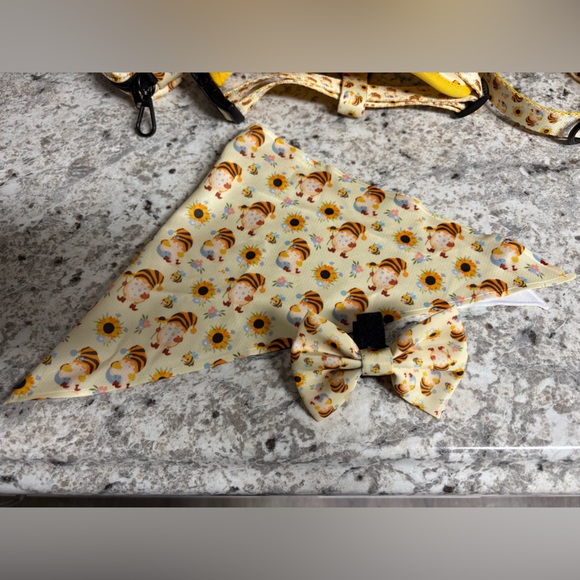 Gnome/Sunflowers Dog Harness, Collar, Leash, Bandanna, Dog Poop Bag and Bow tie - Picture 3 of 3